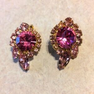 Vintage JULIANNA DeLizza & Elster Rose Pink Clip On Earrings
